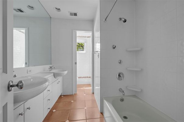 Bathroom, Dual Sink Vanities, Interior, Recessed Lighting