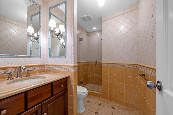 Bathroom, Interior, Recessed Lighting