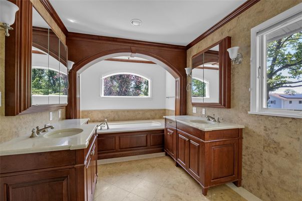Bathroom, Dual Sink Vanities, Interior, Recessed Lighting