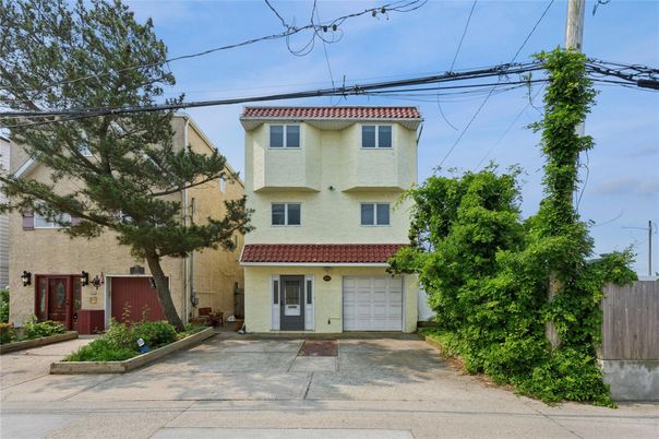 Attached, Exterior, Facade, Brick Facade, Mediterranean