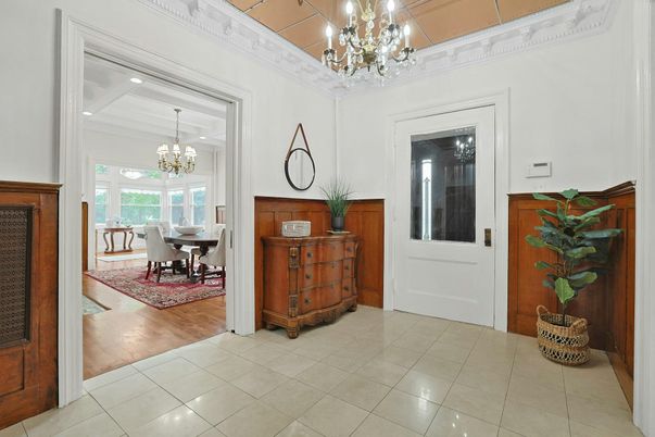 Chandelier, Dining room, Interior, Recessed Lighting, Wood Texture Flooring