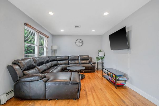 Interior, Living room, Recessed Lighting, Wood Texture Flooring