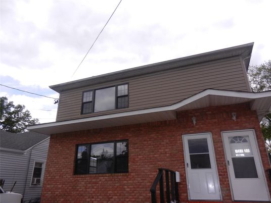 Exterior, Facade, Brick Facade, American Foursquare