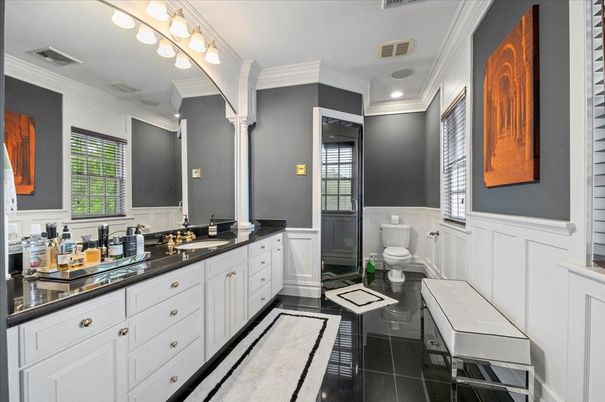 Bathroom, Dual Sink Vanities, Interior, Recessed Lighting