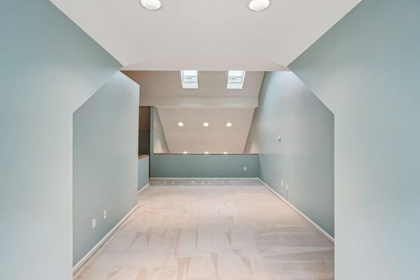 Empty room, Interior, Recessed Lighting