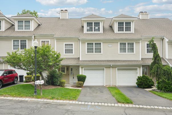 Attached, Exterior, Facade, Split Level