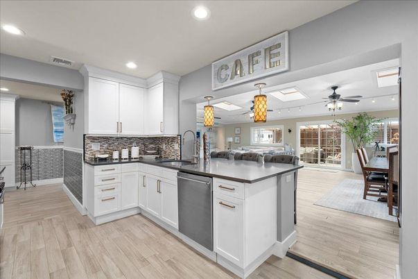 Dining room, Interior, Kitchen, Pendant Lights, Recessed Lighting, Wood Texture Flooring