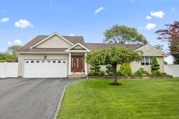 Attached, Exterior, Facade, Ranch