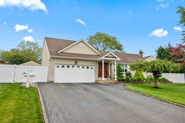 Attached, Exterior, Facade, Ranch