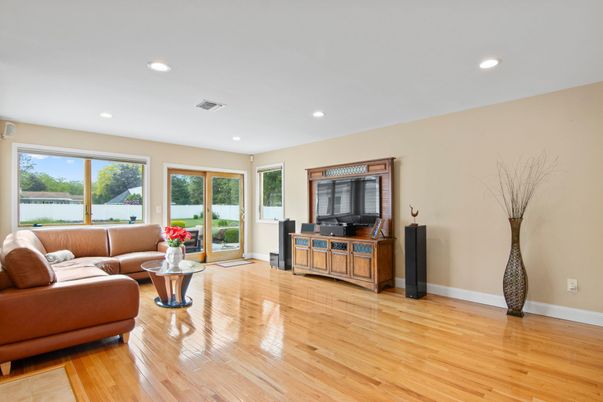 Interior, Living room, Recessed Lighting, Wood Texture Flooring