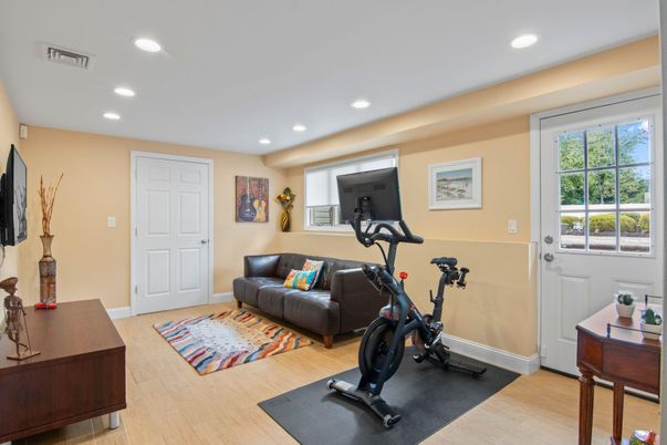 Fitness Equipment, Interior, Recessed Lighting, Wood Texture Flooring