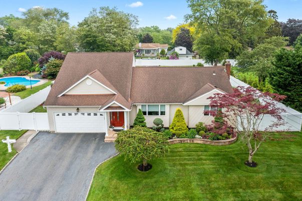 Attached, Exterior, Facade, Cape Cod