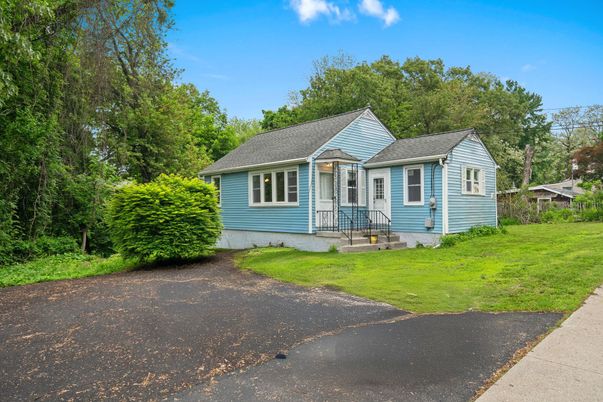 Backyard, Exterior, Facade, Cape Cod