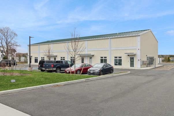 Exterior, Facade, Modern