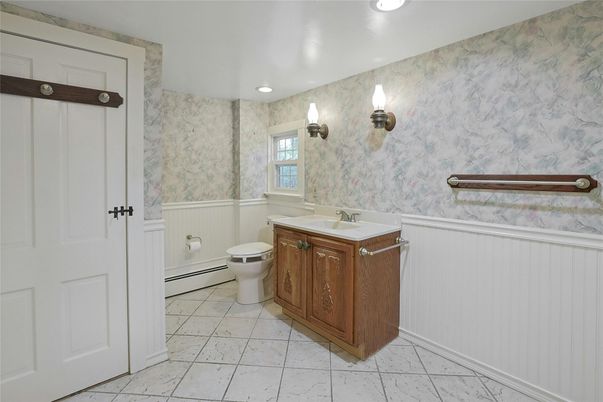 Bathroom, Interior, Marble, Marble Walls, Recessed Lighting