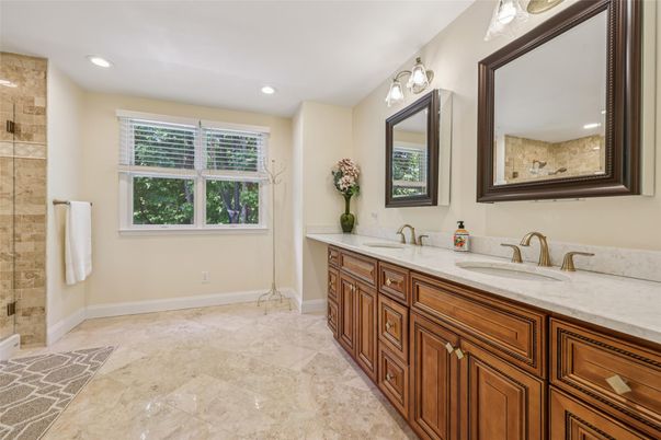 Bathroom, Dual Sink Vanities, Interior, Recessed Lighting