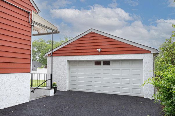 Detached Garage, Exterior