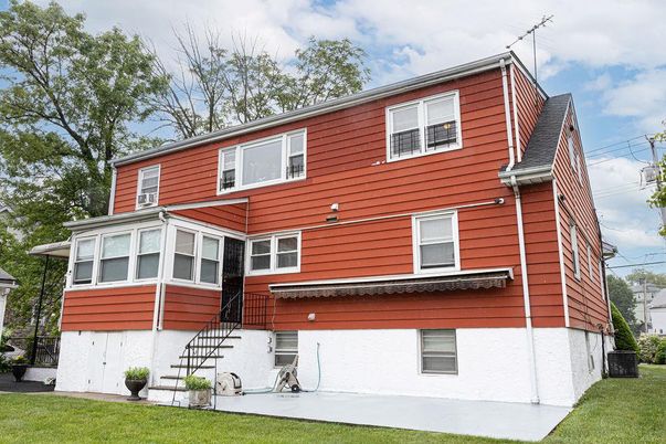Exterior, Facade, Rowhouse