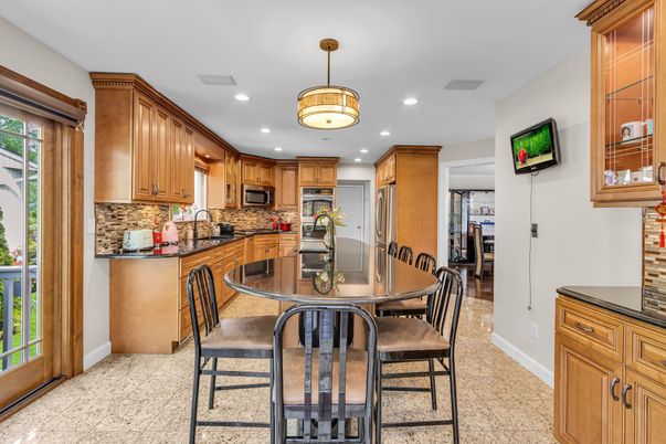 Dining room, Interior, Kitchen, Recessed Lighting, Stainless Steel Appliances