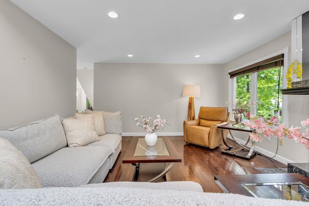 Interior, Living room, Recessed Lighting, Wood Texture Flooring