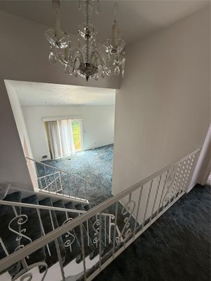 Chandelier, Interior