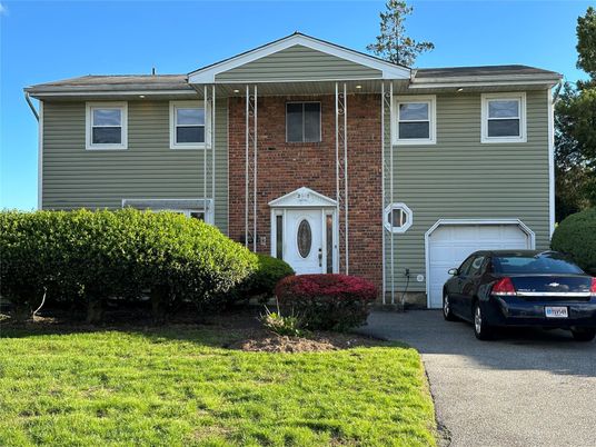 Attached, Exterior, Facade, Brick Facade, Raised Ranch