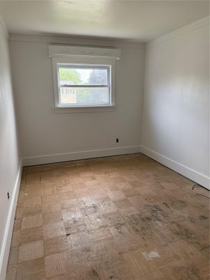 Empty room, Interior
