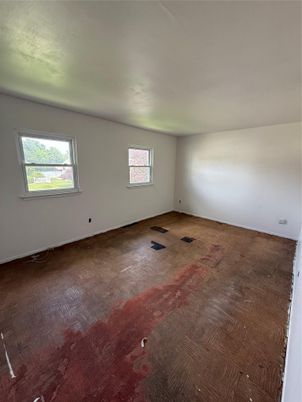 Empty room, Interior