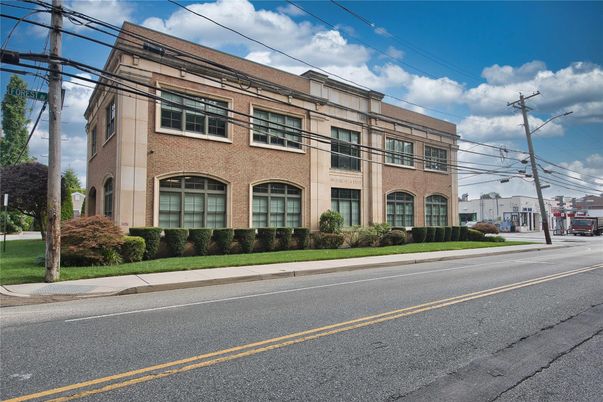 Exterior, Facade, Brick Facade, Rowhouse