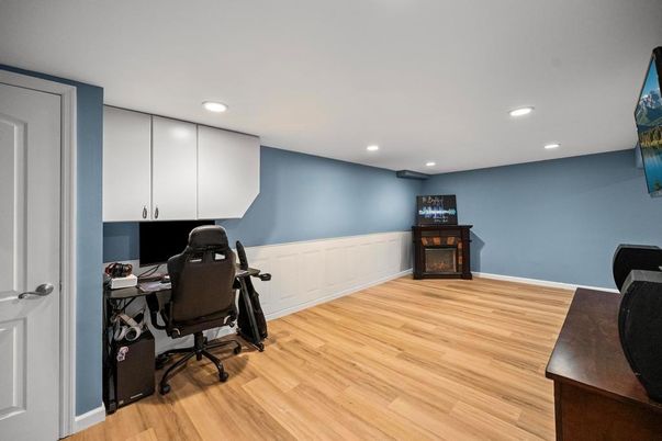 Home Office, Interior, Recessed Lighting, Wood Texture Flooring
