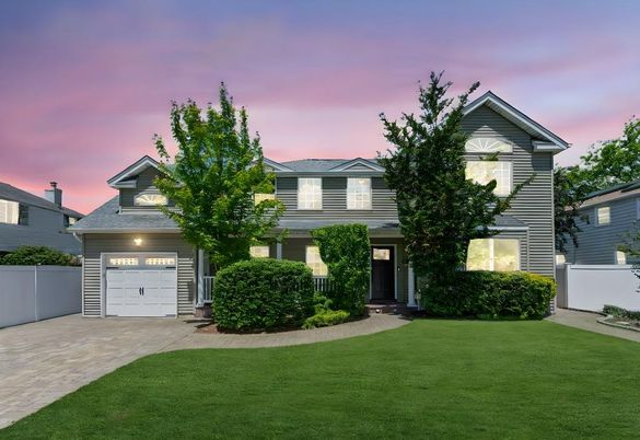 Attached, Exterior, Facade, Farmhouse