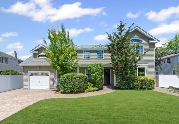 Attached, Exterior, Facade, Farmhouse