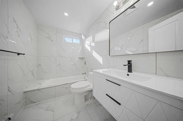 Bathroom, Interior, Marble, Marble Walls, Recessed Lighting