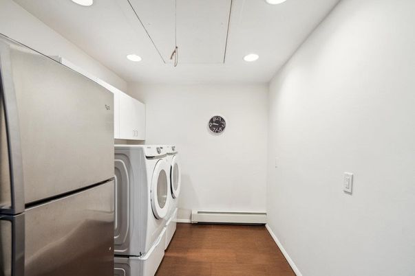 Interior, Recessed Lighting, Washer, Wood Texture Flooring