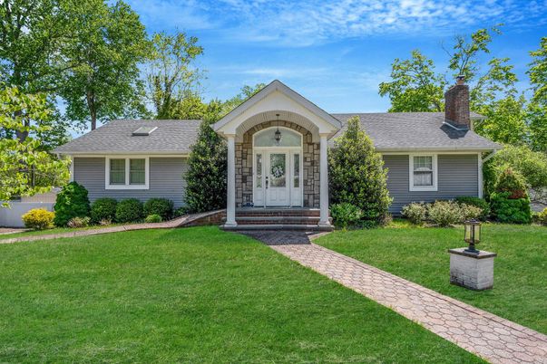 Exterior, Facade, Cape Cod