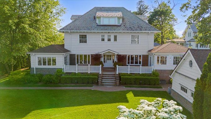 Exterior, Facade, Brick Facade, Queen Anne Victorian