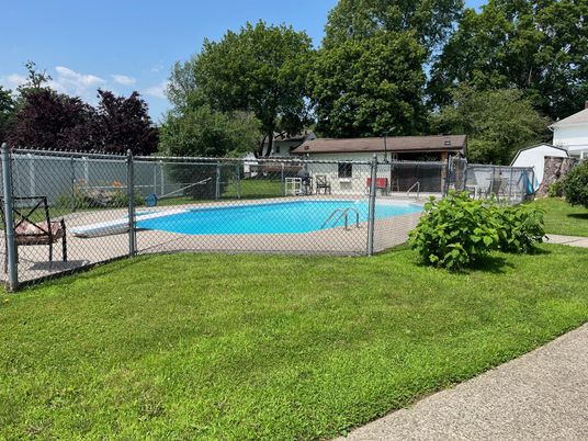 Exterior, Pool