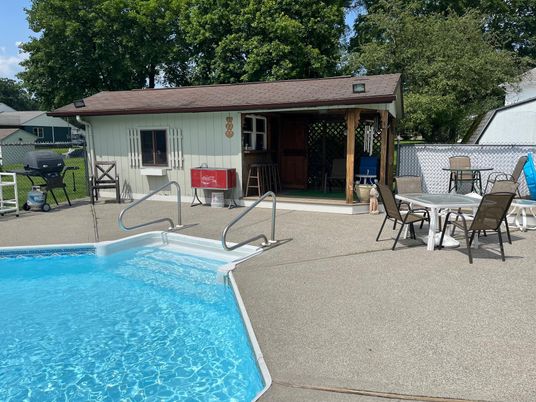 Exterior, Pool