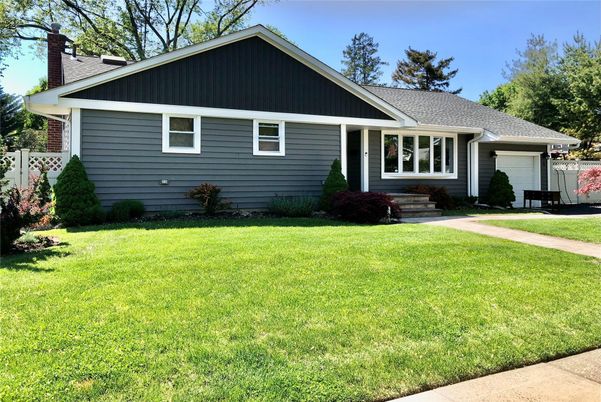 Attached, Exterior, Facade, Ranch