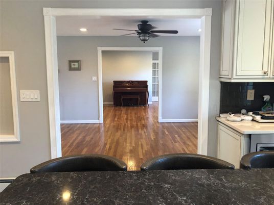 Interior, Piano, Recessed Lighting, Wood Texture Flooring