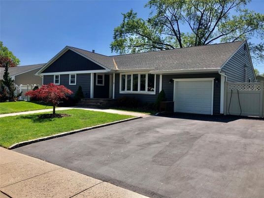 Attached, Exterior, Facade, Ranch