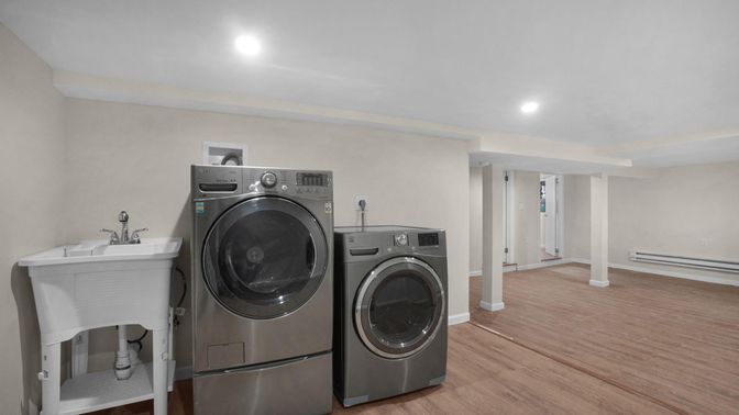 Interior, Recessed Lighting, Washer, Wood Texture Flooring