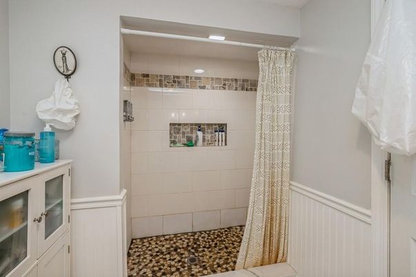 Bathroom, Interior, Recessed Lighting