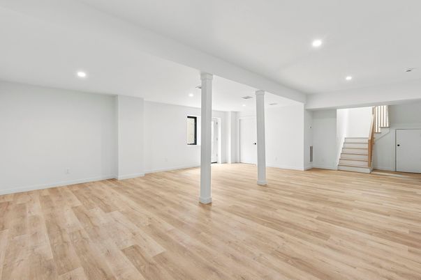 Empty room, Interior, Recessed Lighting, Wood Texture Flooring