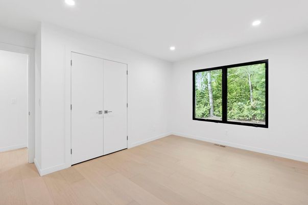 Empty room, Interior, Recessed Lighting, Wood Texture Flooring
