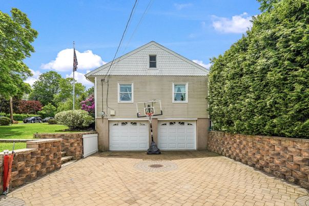 Attached, Exterior, Facade, Raised Ranch