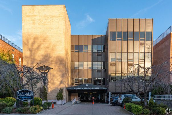 Exterior, Facade, Highrise