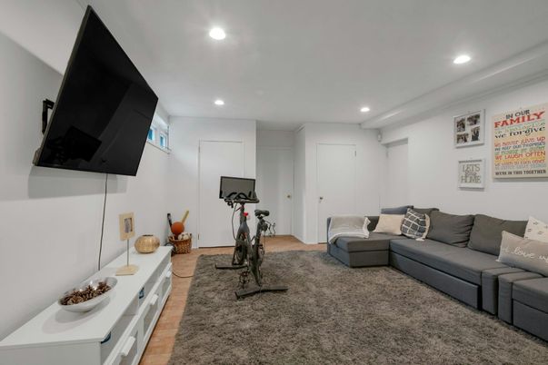 Fitness Equipment, Interior, Living room, Recessed Lighting