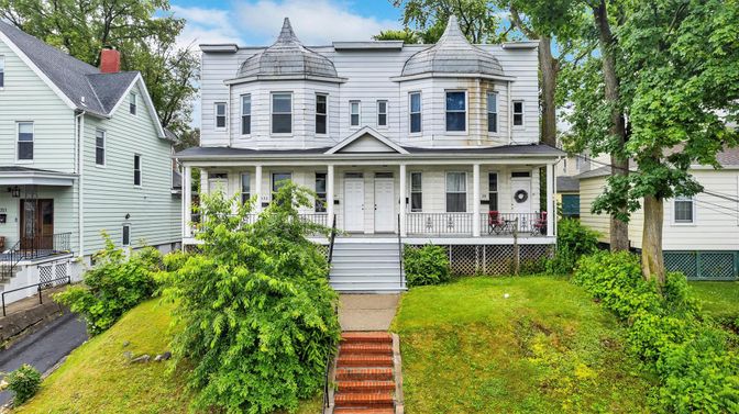 Exterior, Facade, Queen Anne Victorian