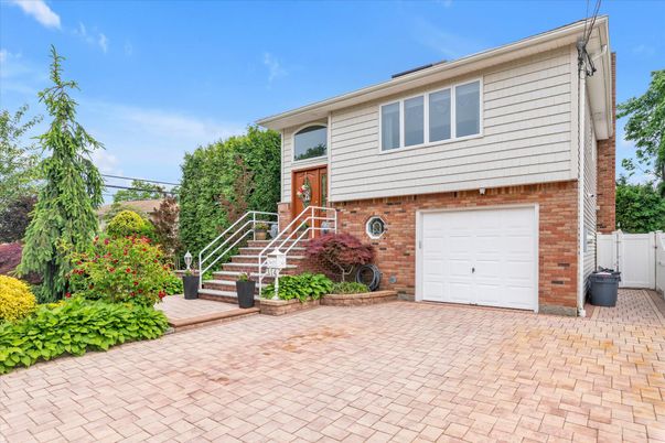 Attached, Exterior, Facade, Brick Facade, Raised Ranch